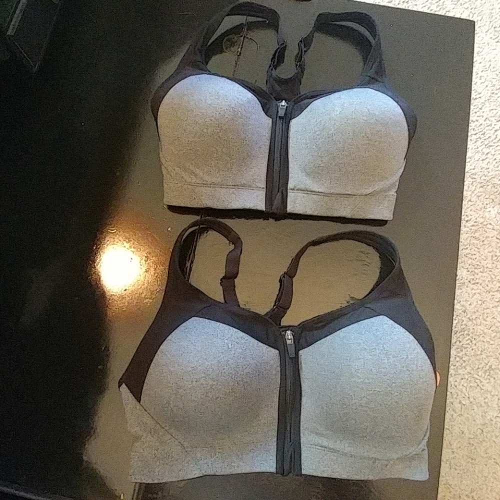 Zip front sports bra NWOT